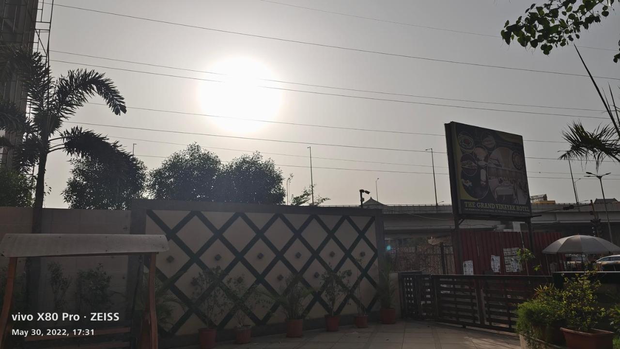Tgv Hotel Ahmedabad Luaran gambar
