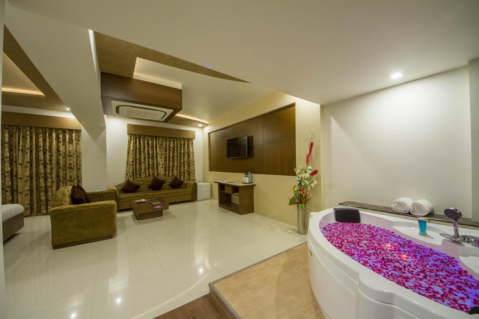 Tgv Hotel Ahmedabad Luaran gambar