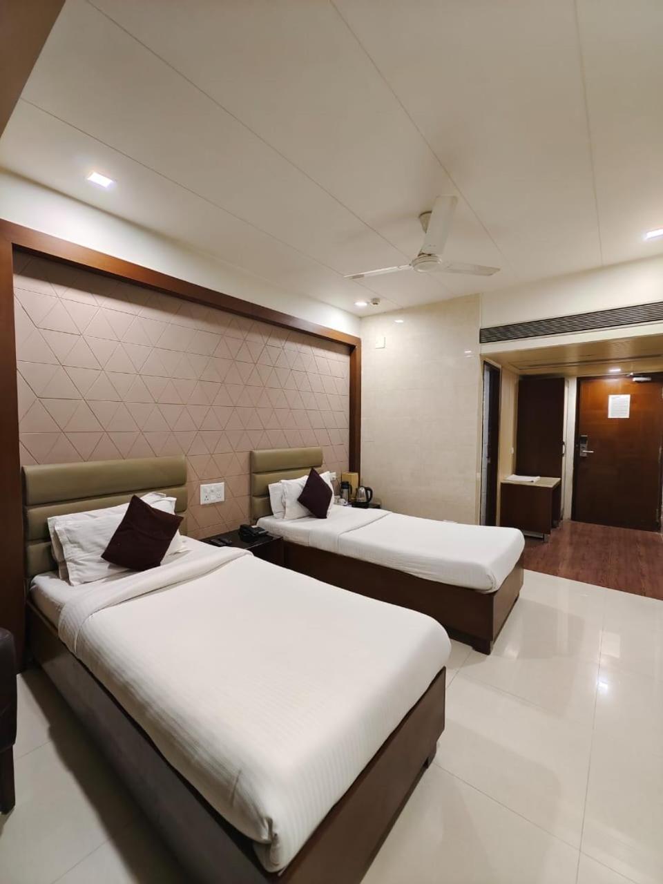 Tgv Hotel Ahmedabad Luaran gambar