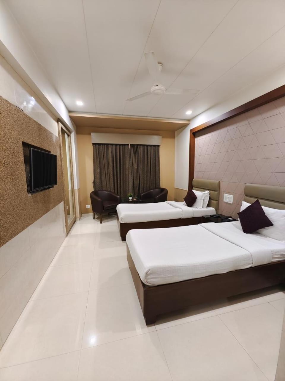 Tgv Hotel Ahmedabad Luaran gambar