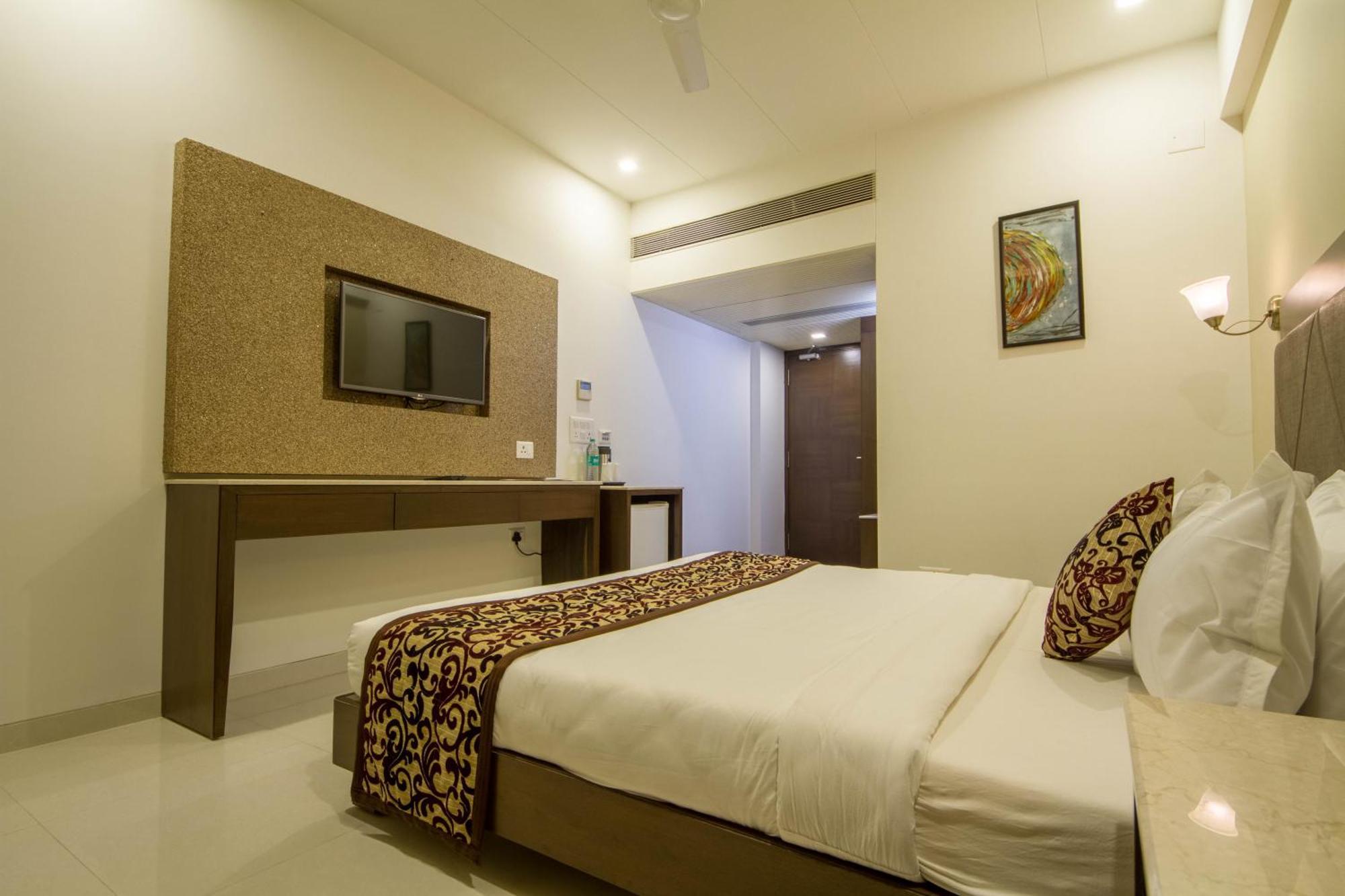 Tgv Hotel Ahmedabad Luaran gambar